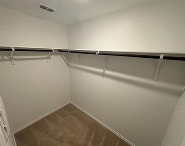 206 Sunflower Street - Photo Thumbnail 6