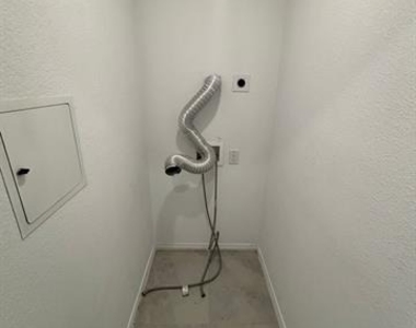 206 Sunflower Street - Photo Thumbnail 18