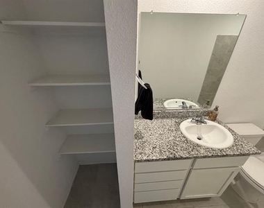 206 Sunflower Street - Photo Thumbnail 10