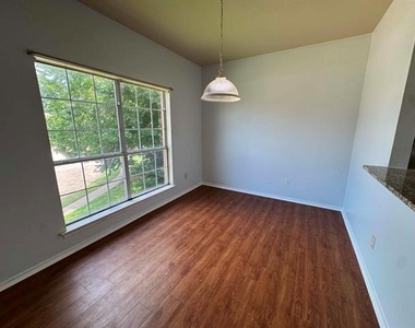 813 Betty Court - Photo Thumbnail 8
