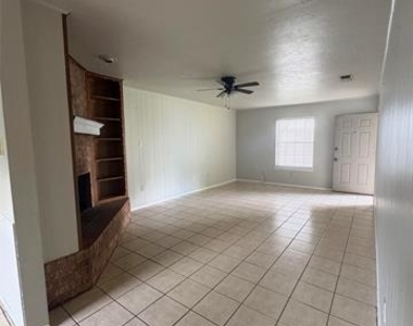 411 Bond Street - Photo Thumbnail 3