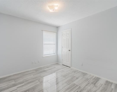 2709 Brittany Drive - Photo Thumbnail 19