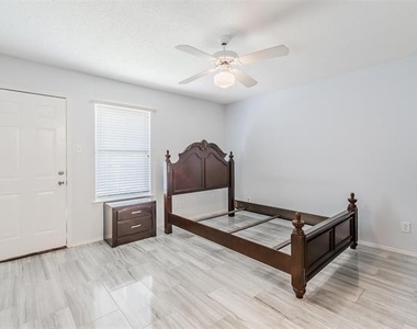 2709 Brittany Drive - Photo Thumbnail 16