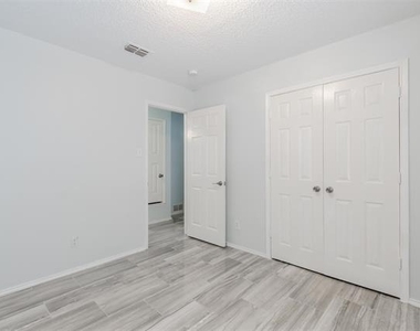 2709 Brittany Drive - Photo Thumbnail 18