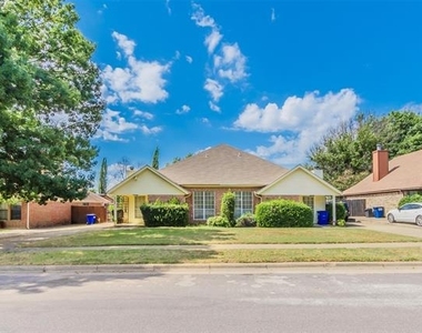 2709 Brittany Drive - Photo Thumbnail 4