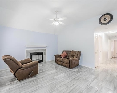 2709 Brittany Drive - Photo Thumbnail 10