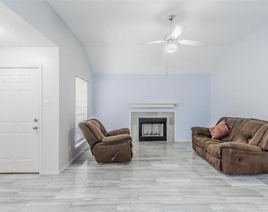 2709 Brittany Drive - Photo Thumbnail 8