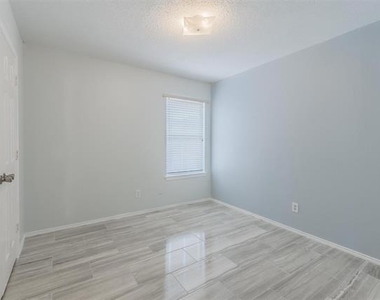 2709 Brittany Drive - Photo Thumbnail 20