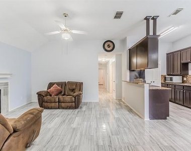 2709 Brittany Drive - Photo Thumbnail 7