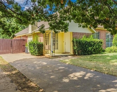 2709 Brittany Drive - Photo Thumbnail 1