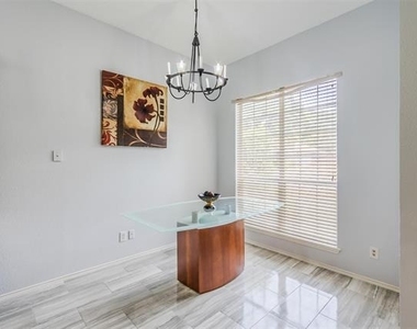 2709 Brittany Drive - Photo Thumbnail 11