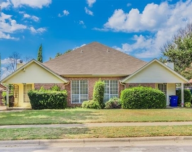 2709 Brittany Drive - Photo Thumbnail 3