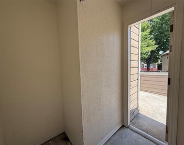 9801 Walnut Street - Photo Thumbnail 23