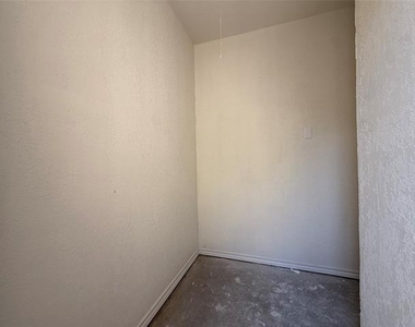 9801 Walnut Street - Photo Thumbnail 24