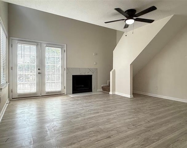 9801 Walnut Street - Photo Thumbnail 4