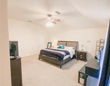 129 Centennial Place - Photo Thumbnail 12
