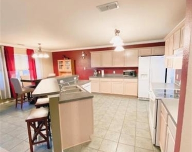 129 Centennial Place - Photo Thumbnail 11