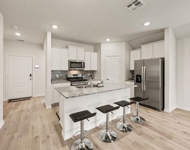 1006 Tall Grass Drive - Photo Thumbnail 10
