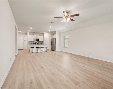 1006 Tall Grass Drive - Photo Thumbnail 5