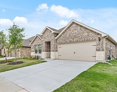 1006 Tall Grass Drive - Photo Thumbnail 1