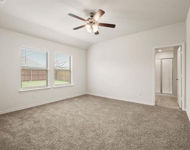 1006 Tall Grass Drive - Photo Thumbnail 11