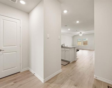 1006 Tall Grass Drive - Photo Thumbnail 3
