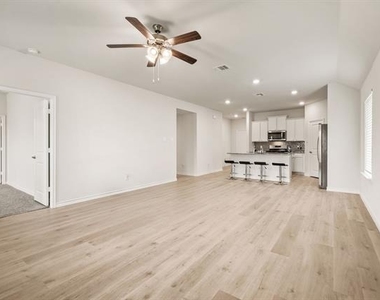 1006 Tall Grass Drive - Photo Thumbnail 6
