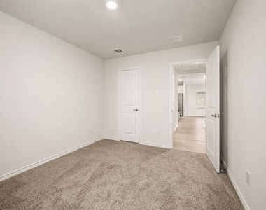 1006 Tall Grass Drive - Photo Thumbnail 18