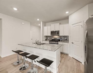 1006 Tall Grass Drive - Photo Thumbnail 7
