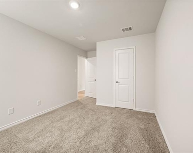 1006 Tall Grass Drive - Photo Thumbnail 21