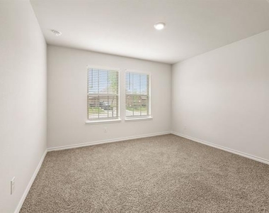 1006 Tall Grass Drive - Photo Thumbnail 15