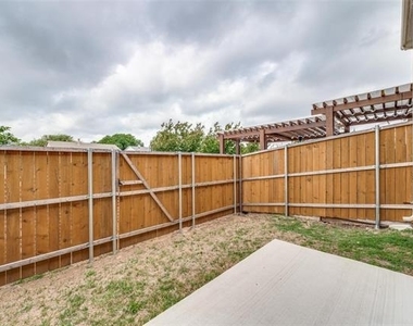 5609 Woodlands Drive - Photo Thumbnail 24