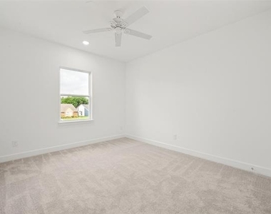 5609 Woodlands Drive - Photo Thumbnail 20