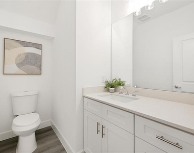 5609 Woodlands Drive - Photo Thumbnail 14