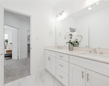 5609 Woodlands Drive - Photo Thumbnail 19