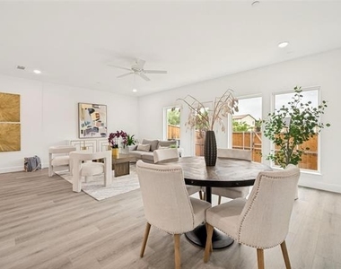 5609 Woodlands Drive - Photo Thumbnail 13