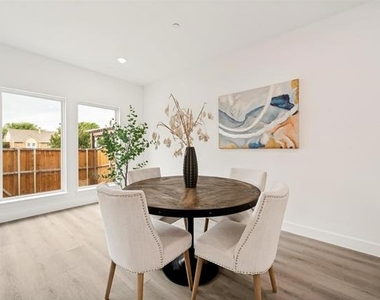 5609 Woodlands Drive - Photo Thumbnail 12