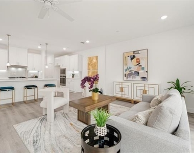 5609 Woodlands Drive - Photo Thumbnail 6