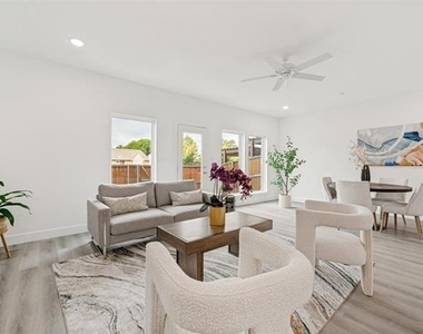 5609 Woodlands Drive - Photo Thumbnail 7