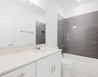 5609 Woodlands Drive - Photo Thumbnail 21