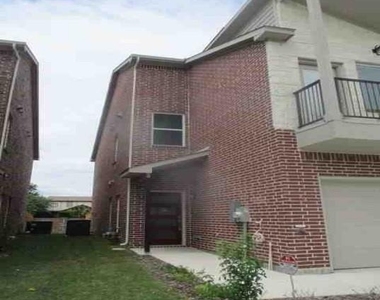 5609 Woodlands Drive - Photo Thumbnail 1