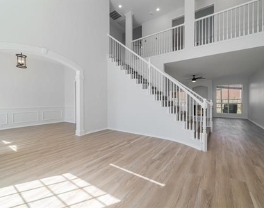 223 Briar Oak Drive - Photo Thumbnail 2