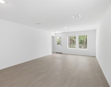 3040 Campeiro Avenue - Photo Thumbnail 15