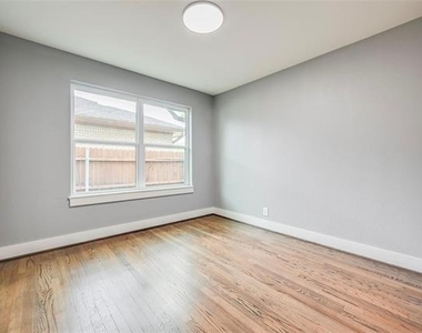 2729 Lockhart Avenue - Photo Thumbnail 13