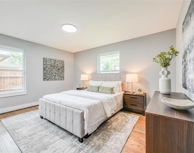 2729 Lockhart Avenue - Photo Thumbnail 10