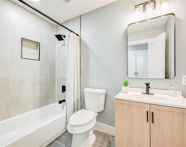 2729 Lockhart Avenue - Photo Thumbnail 14