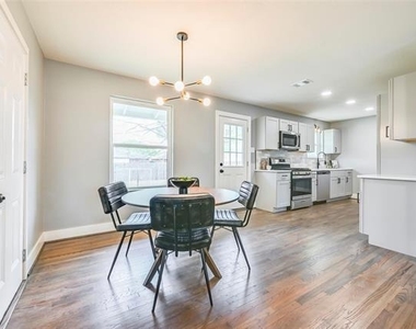 2729 Lockhart Avenue - Photo Thumbnail 9