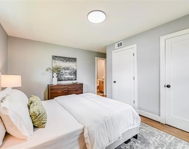 2729 Lockhart Avenue - Photo Thumbnail 11