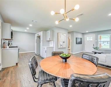2729 Lockhart Avenue - Photo Thumbnail 6