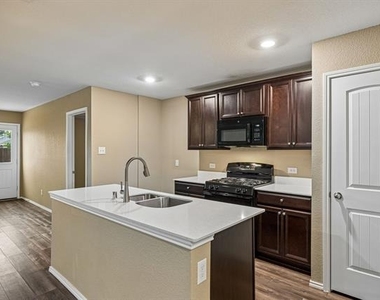 1605 Fields View Drive - Photo Thumbnail 4